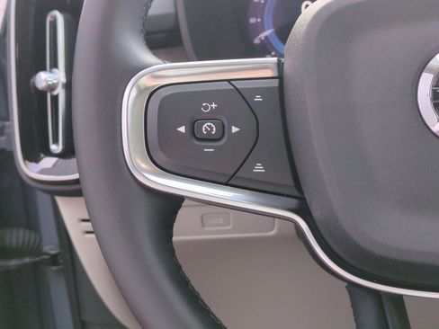 Used 2023 Volvo XC40 B5 Plus w/ Driver Assist Package image 18