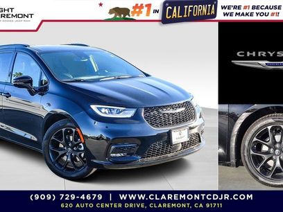 New 2026 Chrysler Pacifica Select w/ S Appearance Package