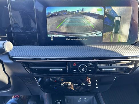 New 2025 Nissan Kicks SR w/ Illumination Package image 16