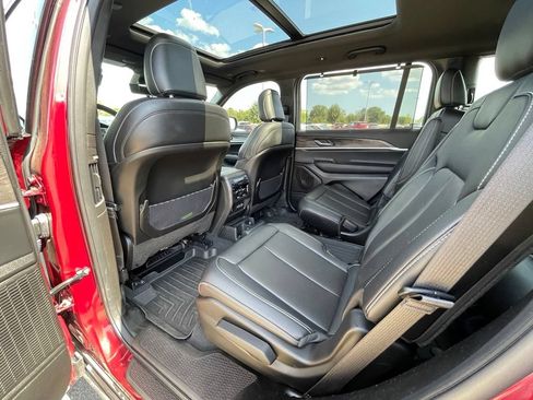 Used 2025 Jeep Grand Cherokee L Limited w/ Luxury Tech Group II AWD/4WD image 24