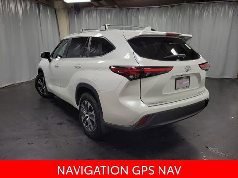 Used 2023 Toyota Highlander XLE AWD/4WD image 6