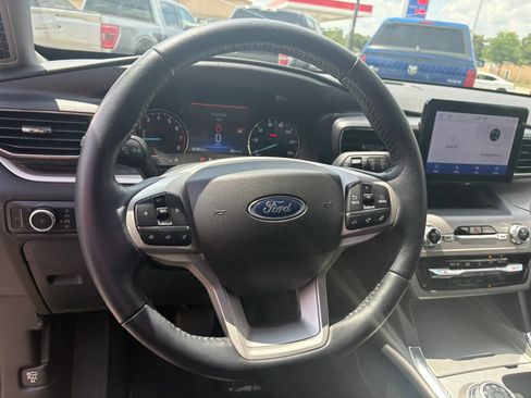 Used 2023 Ford Explorer XLT w/ Equipment Group 202A AWD/4WD image 15