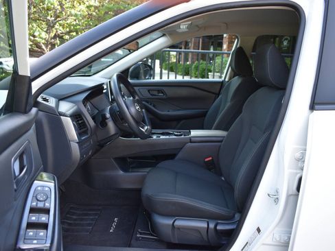 Used 2024 Nissan Rogue S AWD/4WD image 7