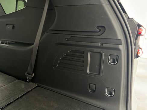 Used 2025 GMC Acadia Elevation image 41