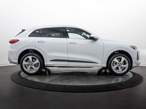 Used 2025 Audi Q5 Premium Plus AWD/4WD image 3