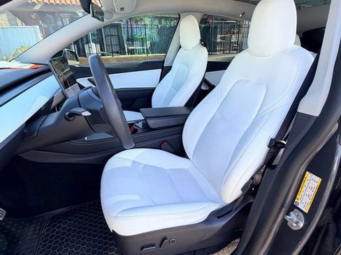 Used 2022 Tesla Model Y Performance AWD/4WD image 17