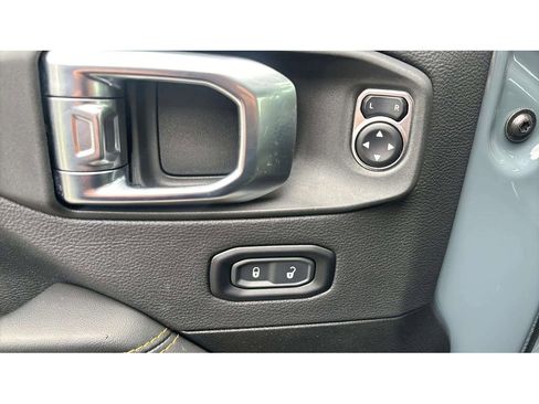 Used 2025 Jeep Wrangler Unlimited Sahara AWD/4WD image 19