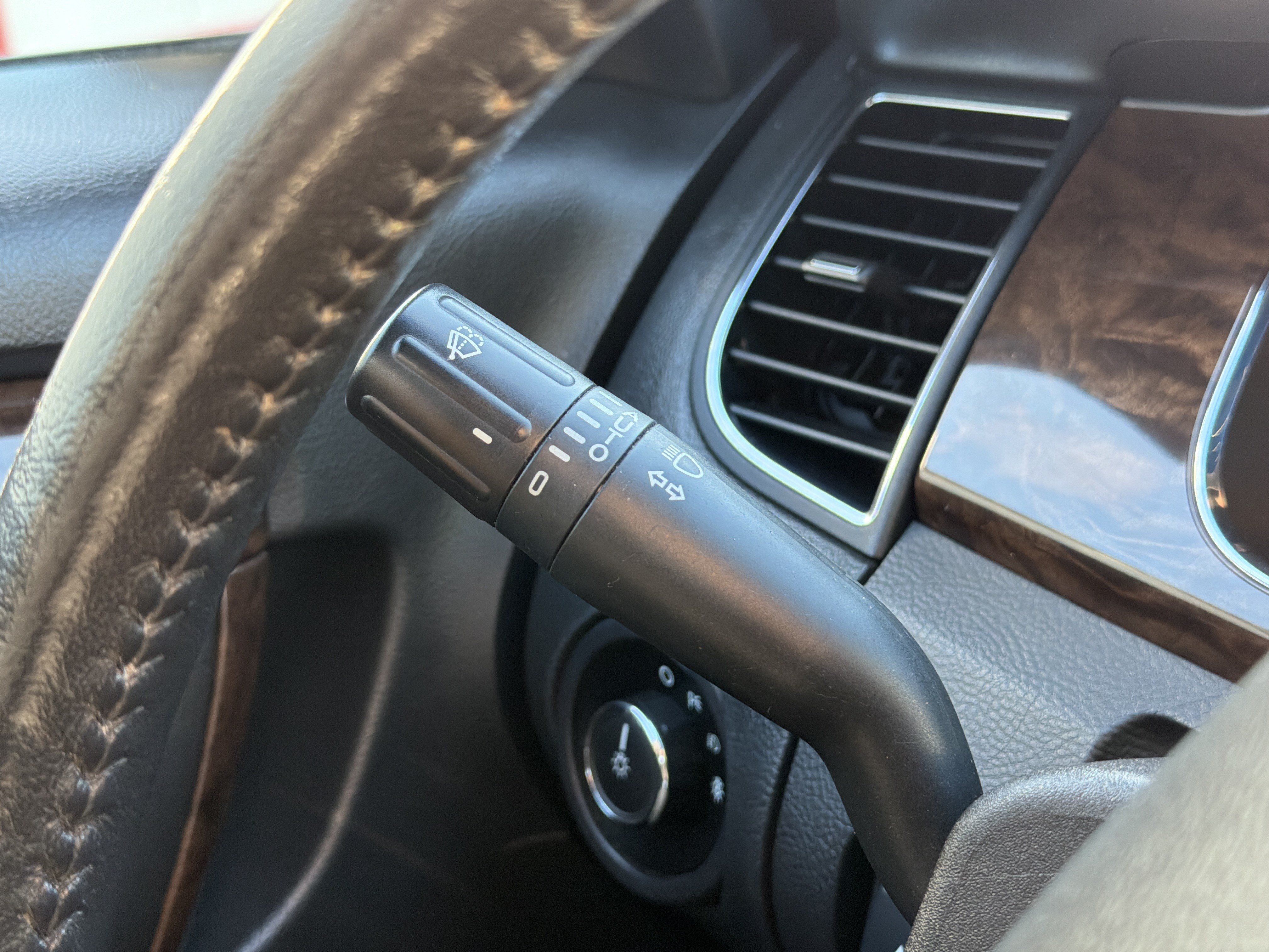 Used 2015 Ford Taurus Limited w/ Equipment Group 301A FWD image 17