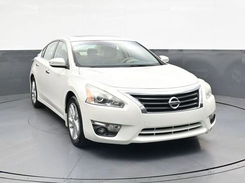 Used 2015 Nissan Altima 2.5 SL w/ Technology Package FWD image 10