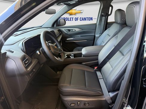 New 2027 Chevrolet Traverse LT w/ LPO, Floor Liner Package FWD image 9