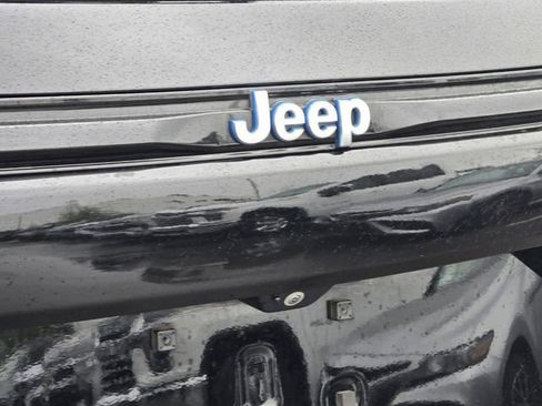 Used 2022 Jeep Grand Cherokee Summit image 8