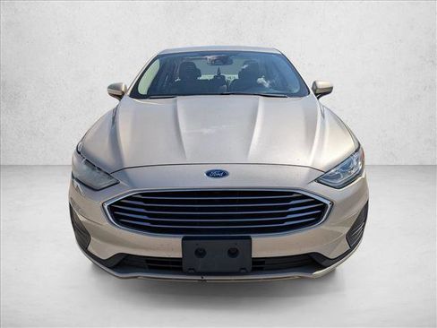 Used 2019 Ford Fusion SE FWD image 2