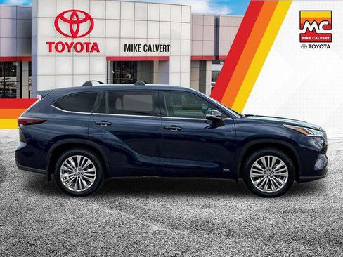 Certified 2026 Toyota Highlander Platinum AWD/4WD image 6