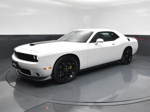 Used 2020 Dodge Challenger GT RWD image 2