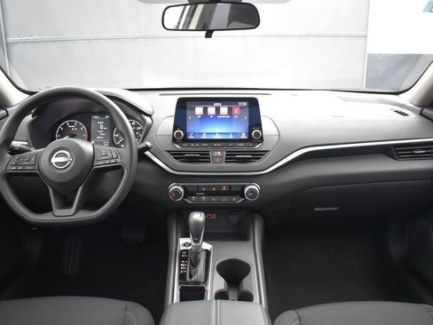 Used 2025 Nissan Altima 2.5 S image 9