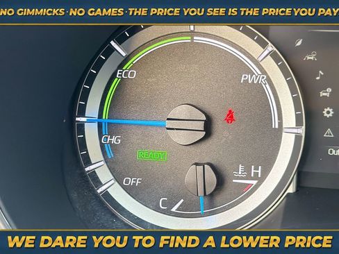 Used 2025 Toyota Highlander XLE AWD/4WD image 40