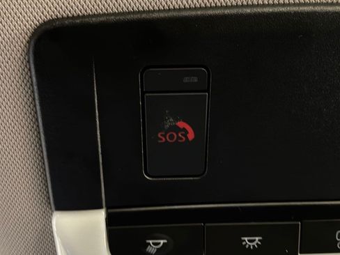 Used 2025 Nissan Rogue SV FWD image 19