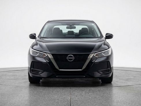 Used 2025 Nissan Sentra SV image 2