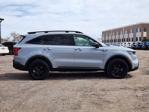 Certified 2022 Kia Sorento S w/ Panoramic Sunroof Package AWD/4WD image 2