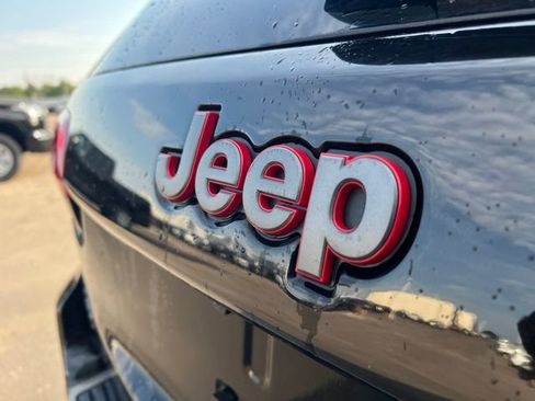 Used 2017 Jeep Grand Cherokee Trailhawk w/ Trailhawk Luxury Group AWD/4WD image 12