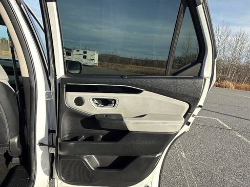 Used 2025 Honda Pilot EX-L image 19