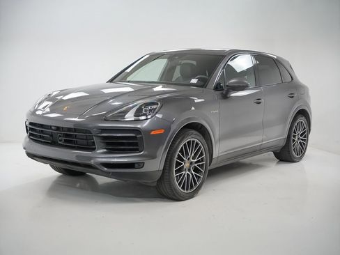 Certified 2023 Porsche Cayenne image 1