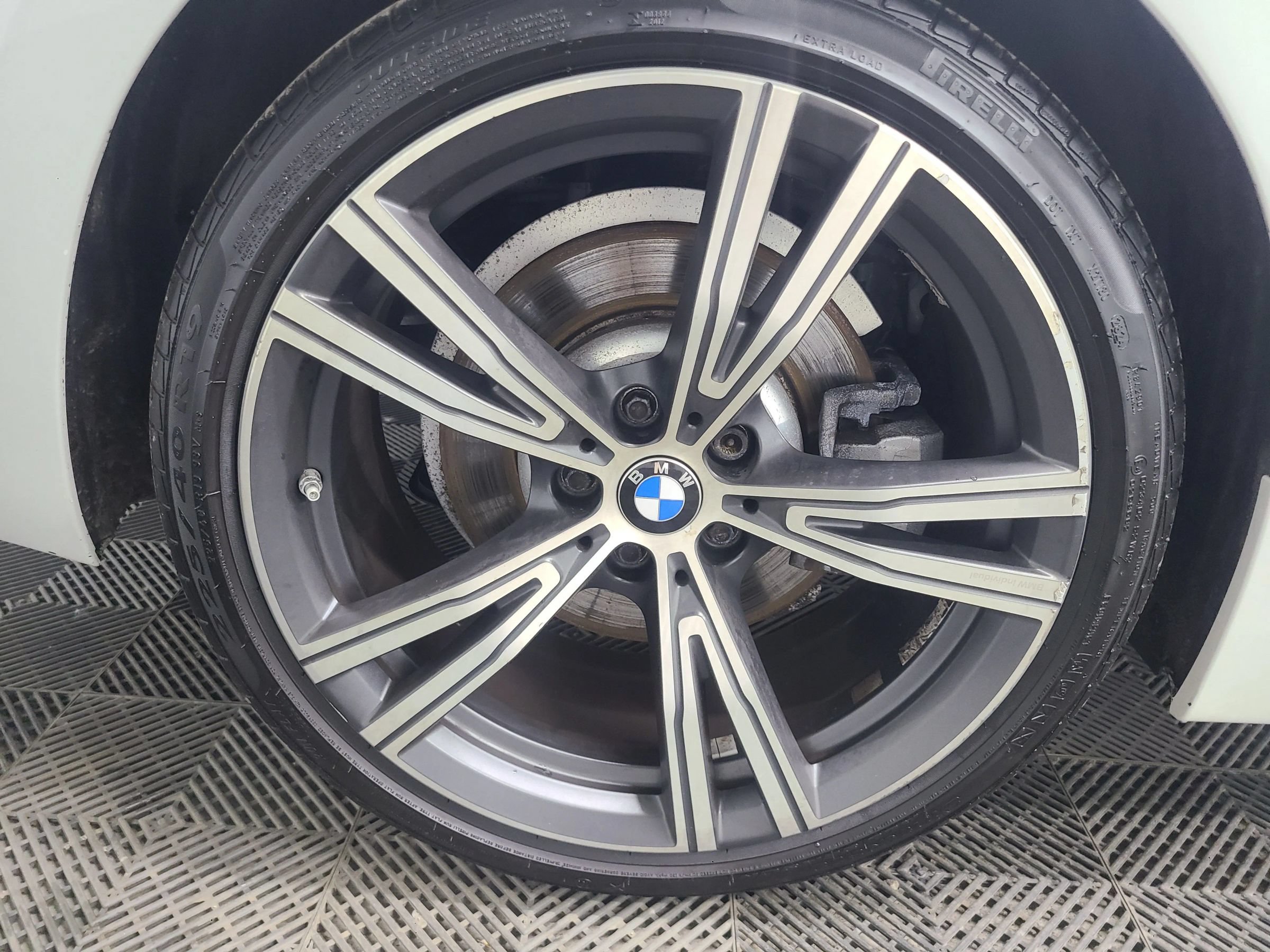 Used 2019 BMW 330i Sedan w/ M Sport Package RWD image 16