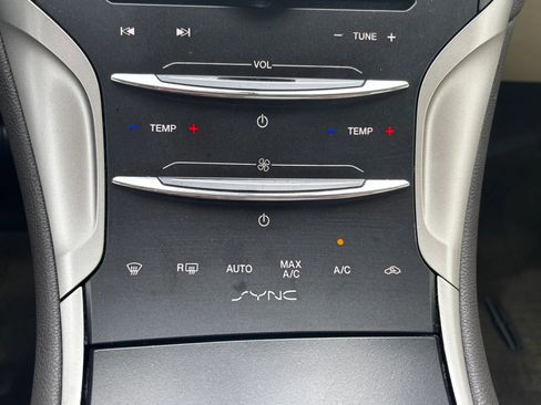 Used 2013 Lincoln MKZ FWD image 14