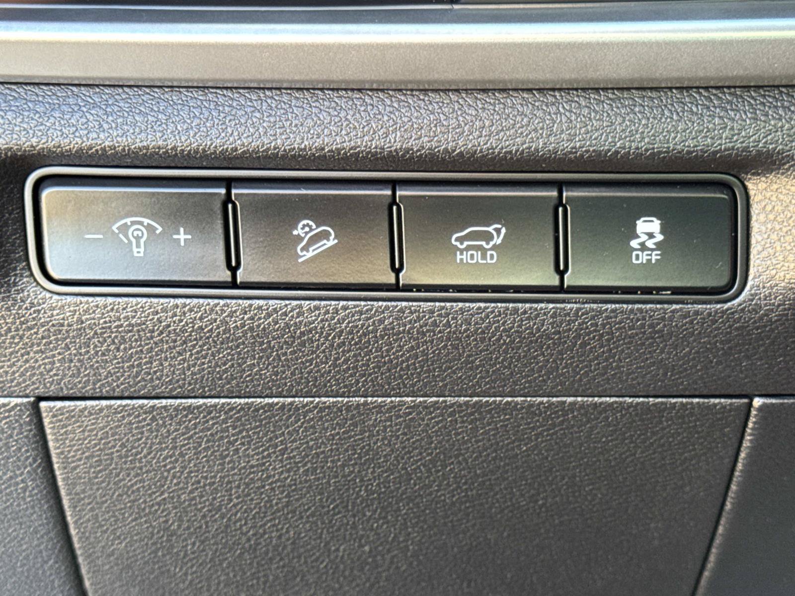Used 2024 Kia Telluride EX w/ EX Captain's Chair Package FWD image 23