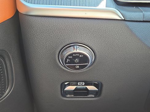 Used 2026 Mercedes-Benz GLC 300 4MATIC image 25