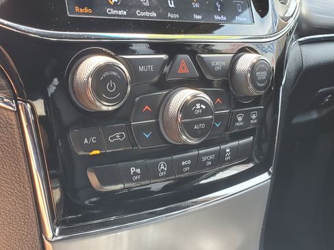 Used 2019 Jeep Grand Cherokee Limited w/ Trailer Tow Group IV AWD/4WD image 23