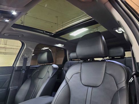 Used 2025 Kia Sorento SX image 26