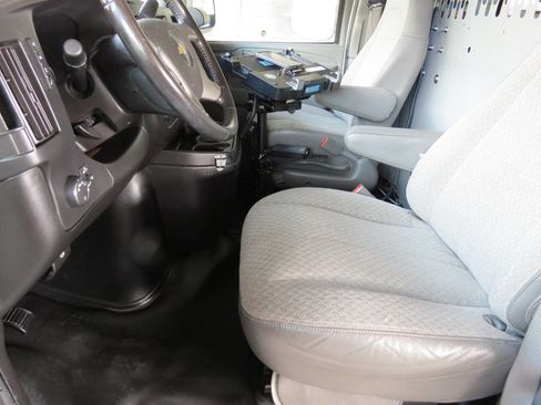 Used 2016 Chevrolet Express 3500 image 72