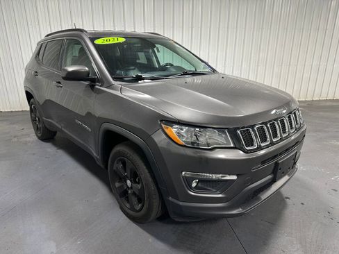 Used 2021 Jeep Compass Latitude w/ Convenience Group AWD/4WD image 2