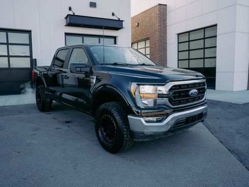 Used 2023 Ford F150 XLT w/ Trailer Tow Package image 4