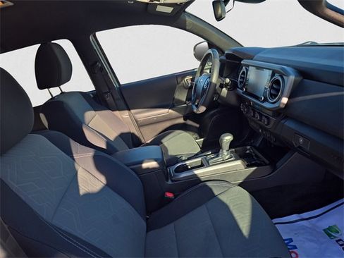 Used 2021 Toyota Tacoma TRD Sport w/ Technology Package image 15