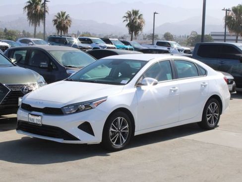 Used 2023 Kia Forte LXS FWD image 3