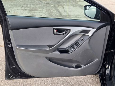 Used 2015 Hyundai Elantra SE image 22