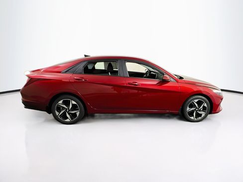 Used 2023 Hyundai Elantra SEL w/ Convenience Package FWD image 4