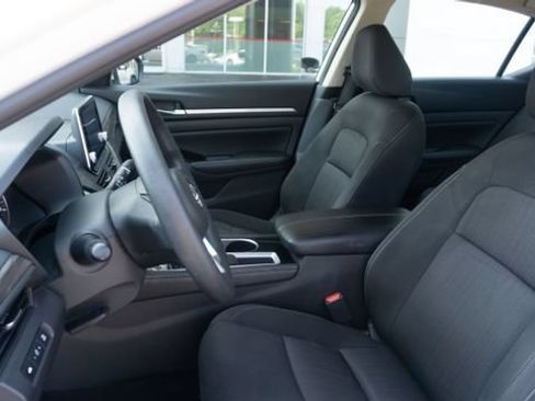 Used 2023 Nissan Altima 2.5 SV FWD image 16