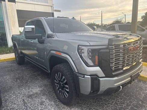 Used 2025 GMC Sierra 3500 Denali Ultimate AWD/4WD image 3