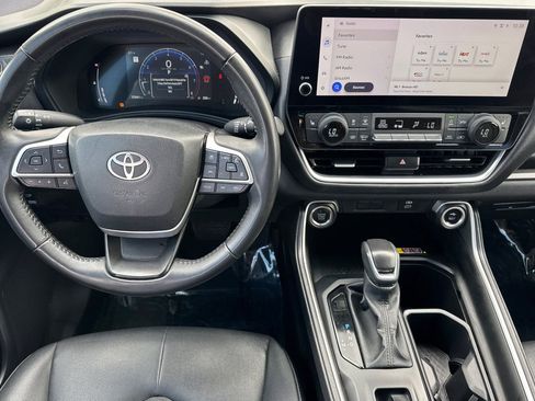 Used 2025 Toyota Grand Highlander AWD image 17