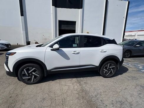 Used 2025 Nissan Kicks SV image 7