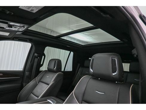 Used 2023 Cadillac Escalade Premium Luxury image 38