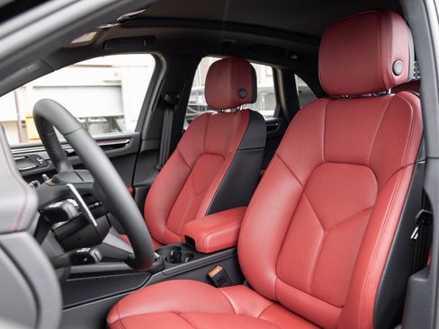 Certified 2026 Porsche Macan image 5