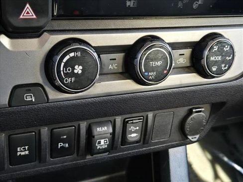 Used 2018 Toyota Tacoma SR5 image 15