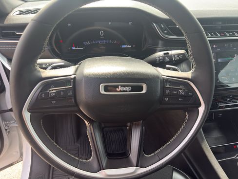 Used 2024 Jeep Grand Cherokee L Altitude AWD/4WD image 15