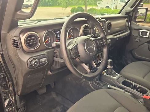 Used 2018 Jeep Wrangler Unlimited Sport S AWD/4WD image 10