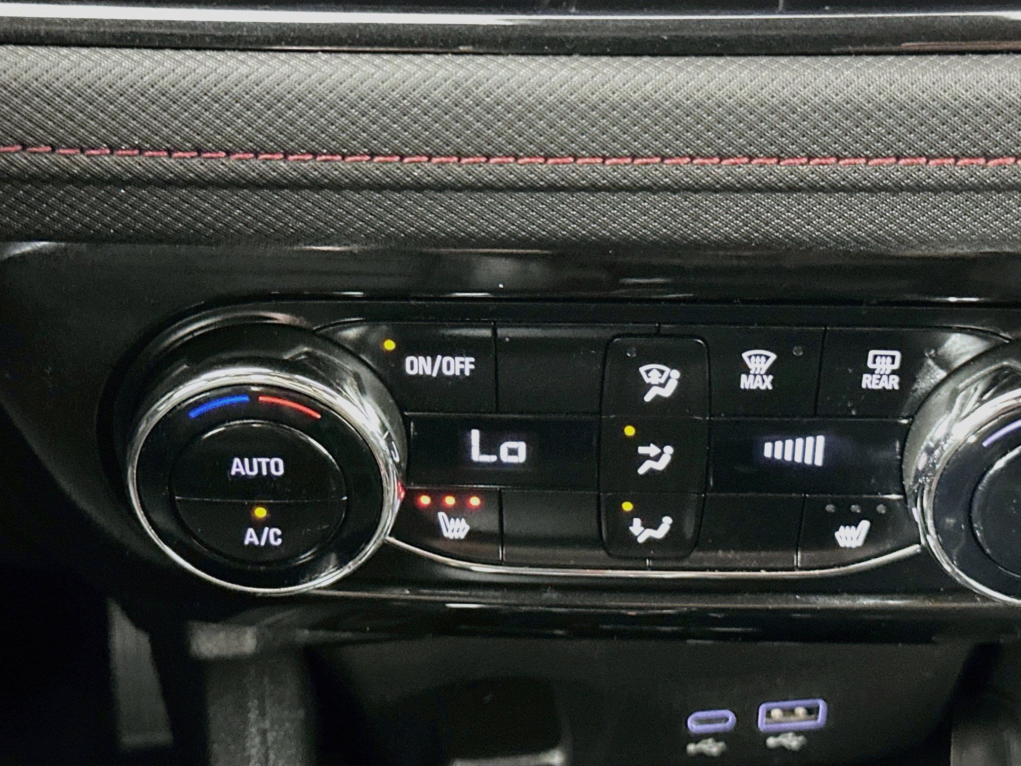 Used 2025 Chevrolet TrailBlazer RS w/ Convenience Package AWD/4WD image 25