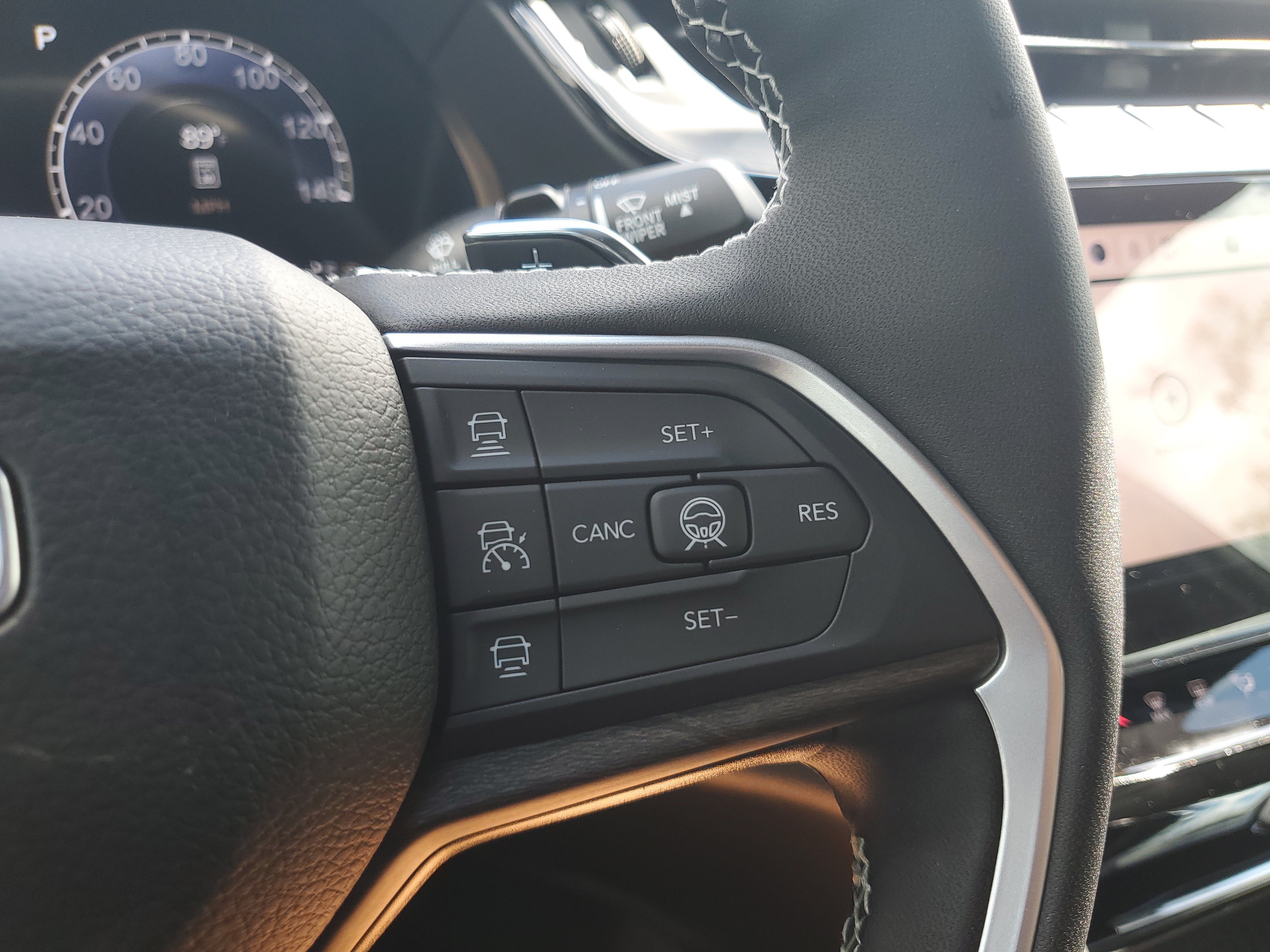 New 2027 Jeep Grand Cherokee Limited RWD image 14